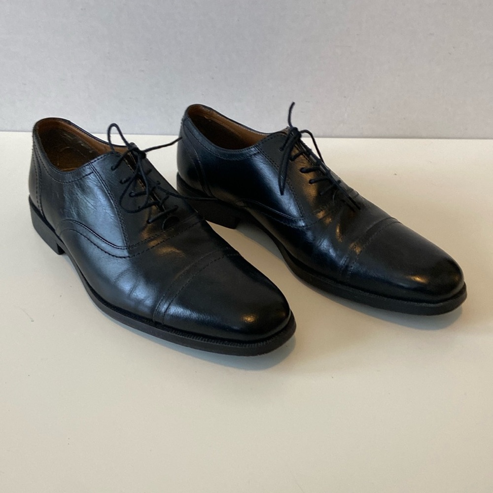Clarks- Black leather dress shoes